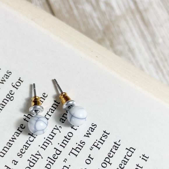 Alquimia Jewelry - SMALL DAINTY MARBLED BON BON EARRINGS
